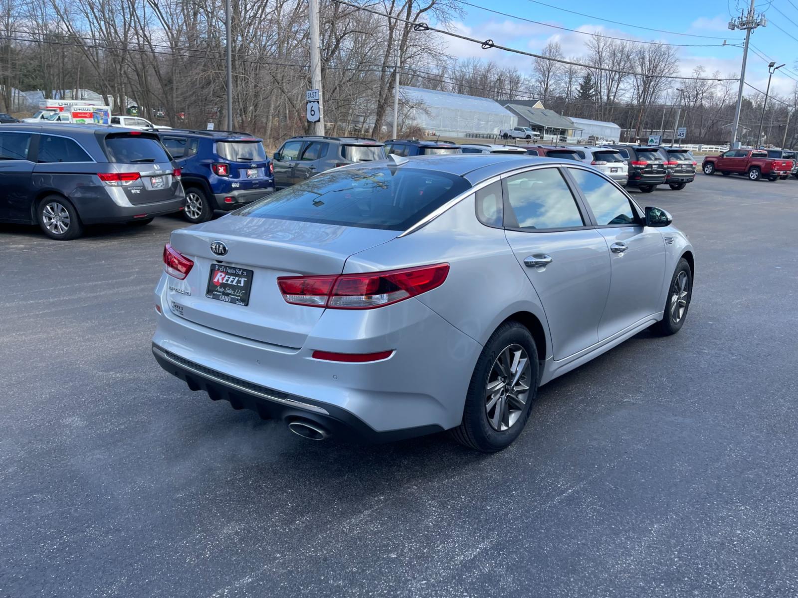 2019 Silver /Black Kia Optima LX FE (5XXGT4L37KG) with an 2.4L I4 DOHC 16V engine, 6A transmission, located at 547 E. Main St., Orwell, OH, 44076, (440) 437-5893, 41.535435, -80.847855 - This 2019 Kia Optima LX FE with its 2.4L engine and 6-speed automatic transmission delivers an efficient 29 MPG combined, making it a practical choice for those seeking both performance and fuel economy. This model comes equipped with a suite of advanced safety features including auto high beams, la - Photo #7